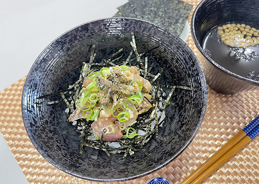 岡山海の幸ブラック丼（黒鯛と黒海苔のなめろう丼、出汁茶漬けでもどうぞ）!!