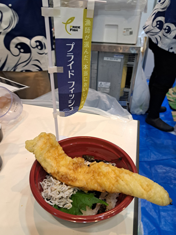 JF大阪漁連ブースにてFish-1グランプリでグランプリに輝いた「泉州真穴子の天丼」を会場で販売