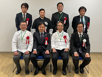 審査員と関係者による記念撮影