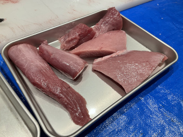 解体されたマグロの各部位