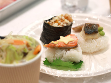 お魚おにぎりとスズキのタイピーエン風スープ