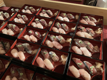 かごしま一本釣りかつおと愛媛県産ハマチの握り寿司