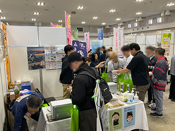 海苔の炙り体験の様子