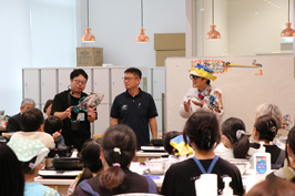 講師３人による特別授業の様子